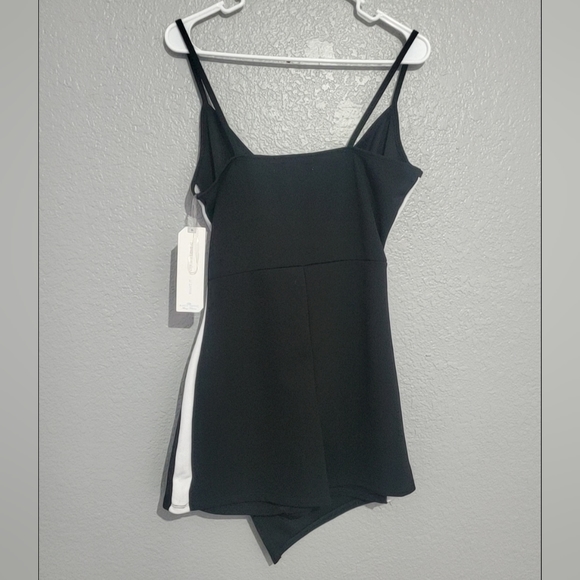 Almost Famous Bodycon Mini Romper Sleeveless Black/White Trim Assymmetric Hem L - Picture 6 of 11